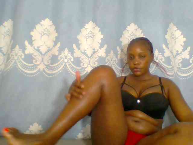 Prettydarksin webcam