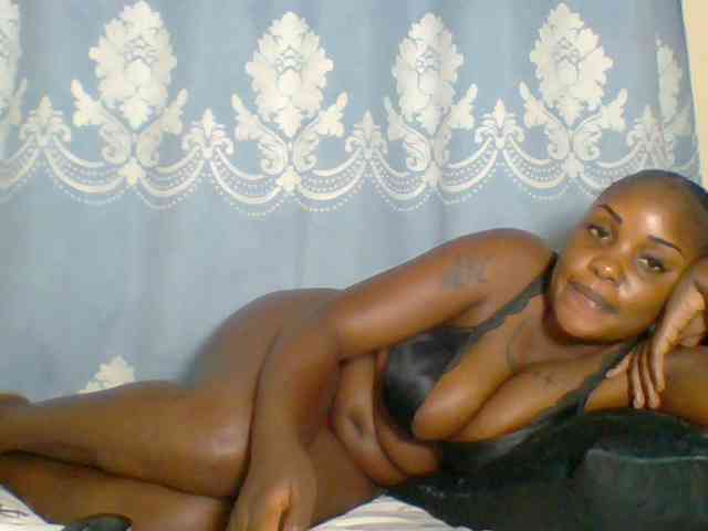 Prettydarksin webcam