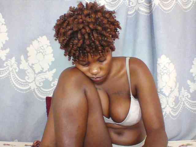 Prettydarksin webcam