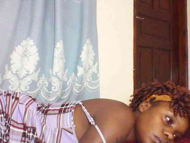 Prettydarksin webcam