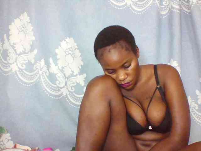 Prettydarksin webcam