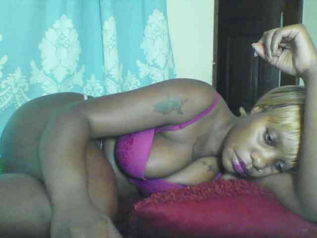 Prettydarksin webcam