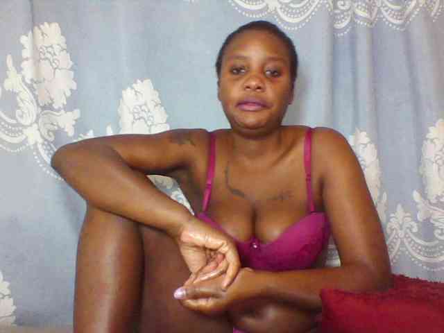 Prettydarksin webcam