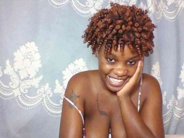 Prettydarksin webcam