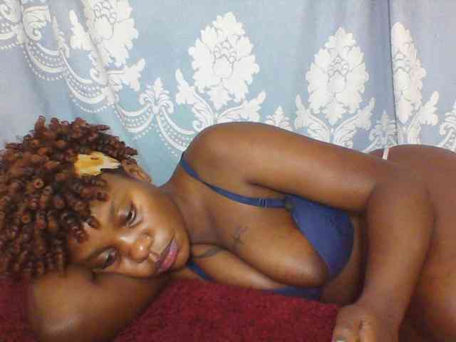 Prettydarksin webcam