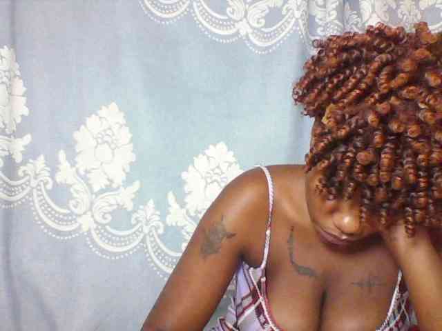 Prettydarksin webcam