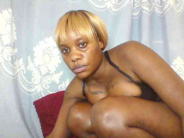 Prettydarksin webcam