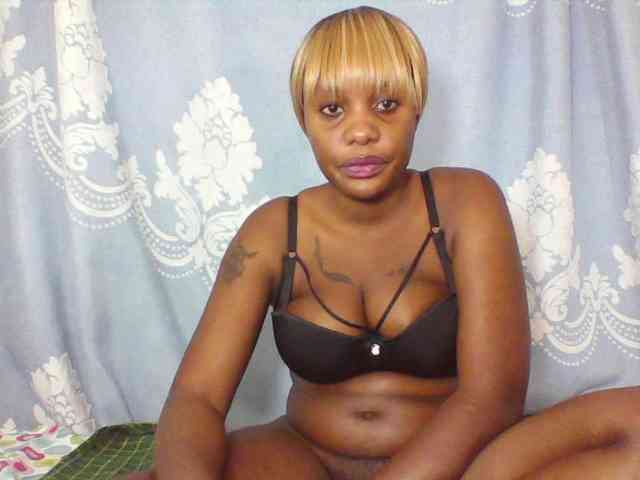 Prettydarksin webcam