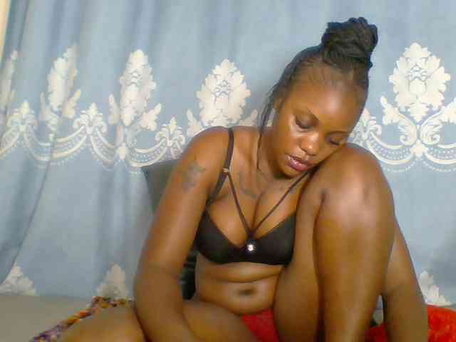 Prettydarksin webcam