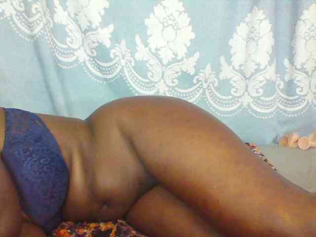 Prettydarksin webcam