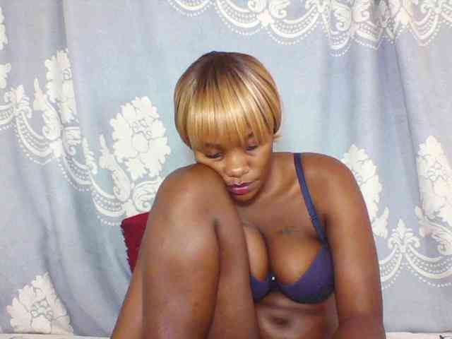 Prettydarksin webcam