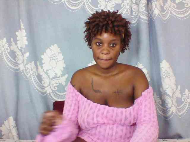 Prettydarksin webcam