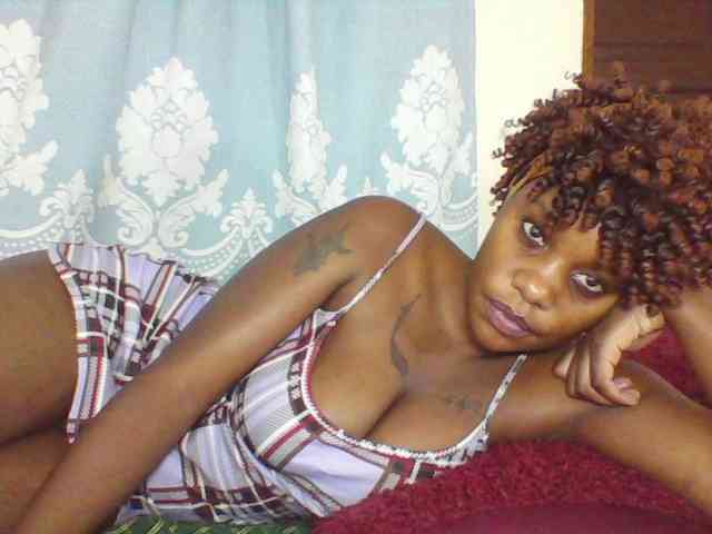 Prettydarksin webcam