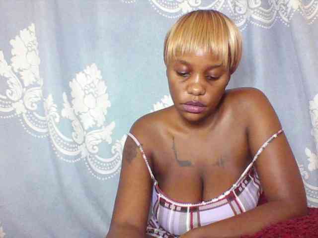 Prettydarksin webcam