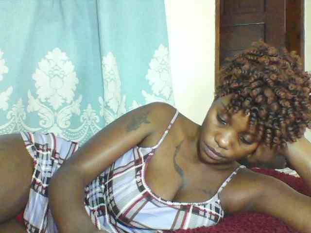 Prettydarksin webcam