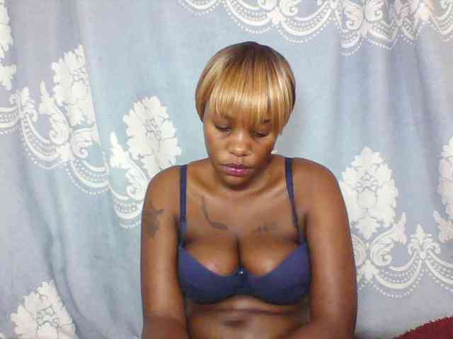 Prettydarksin webcam