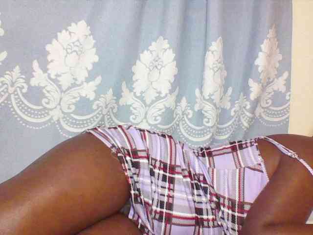 Prettydarksin webcam