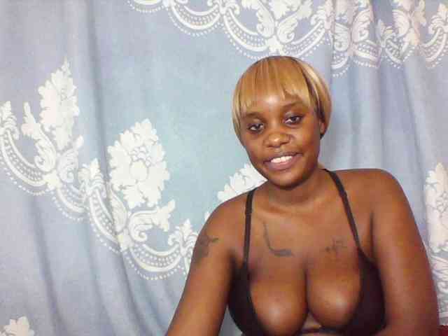 Prettydarksin webcam