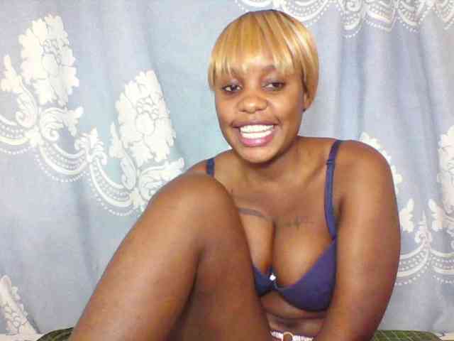 Prettydarksin webcam