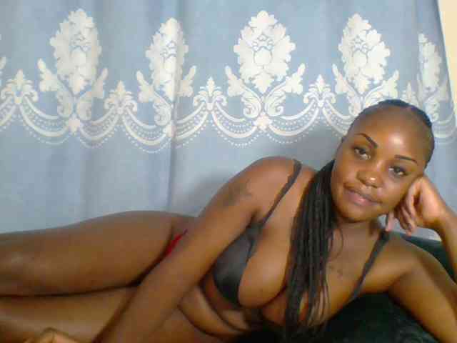 Prettydarksin webcam
