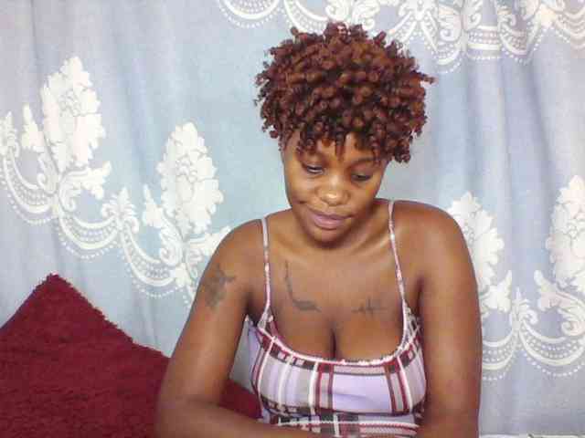 Prettydarksin webcam