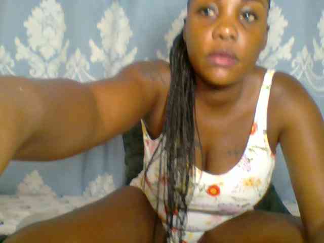 Prettydarksin webcam