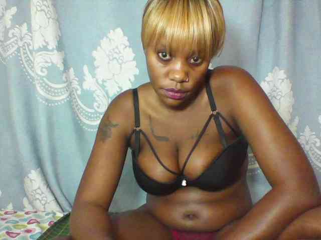 Prettydarksin webcam