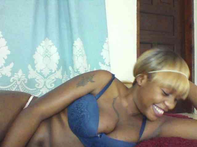 Prettydarksin webcam