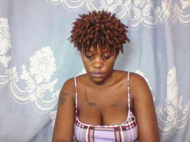 Prettydarksin webcam