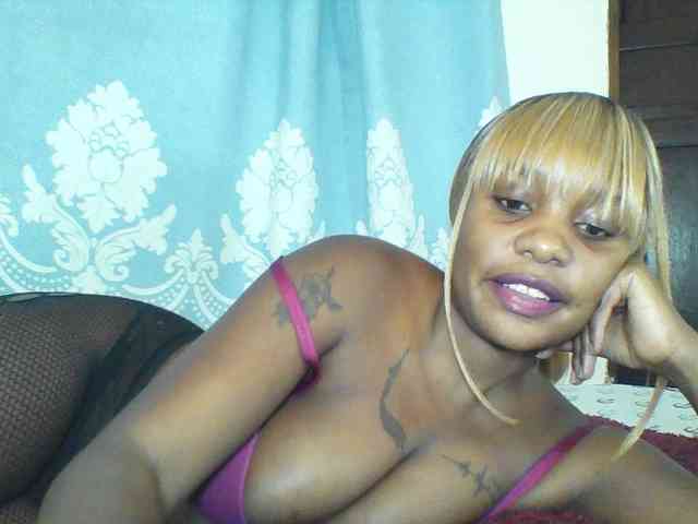 Prettydarksin webcam