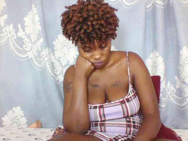 Prettydarksin webcam