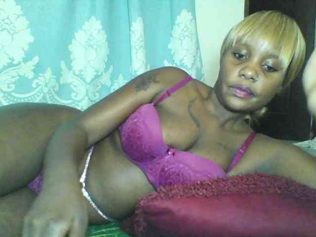 Prettydarksin webcam