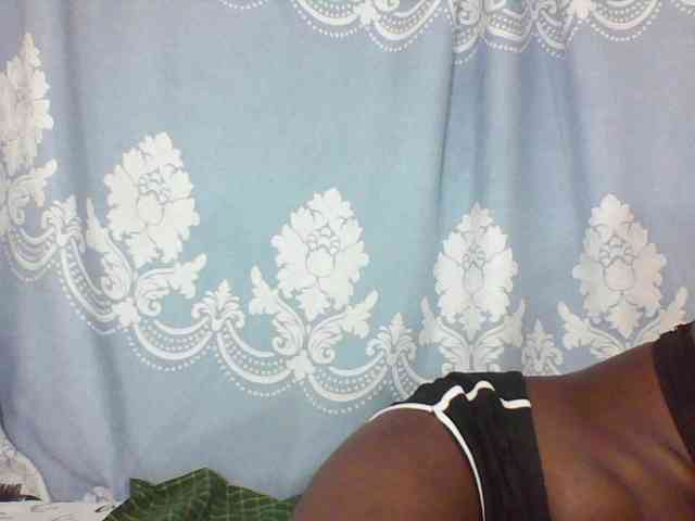 Prettydarksin webcam