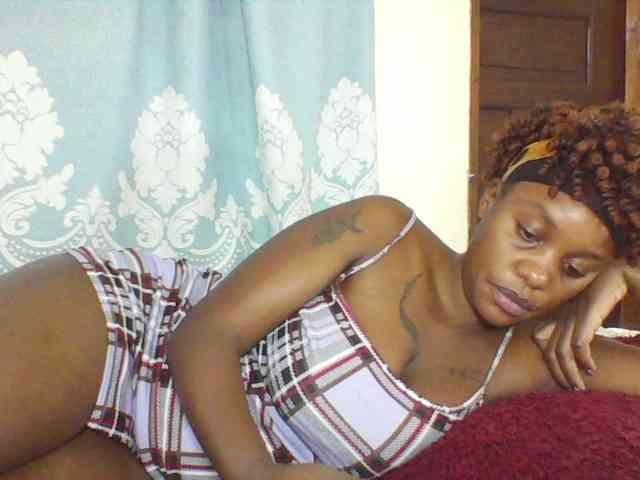Prettydarksin webcam