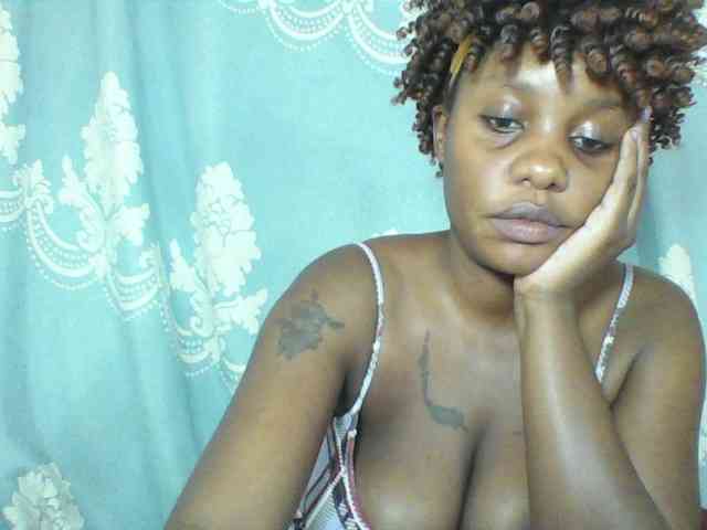 Prettydarksin webcam