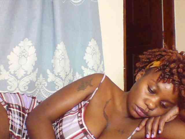 Prettydarksin webcam