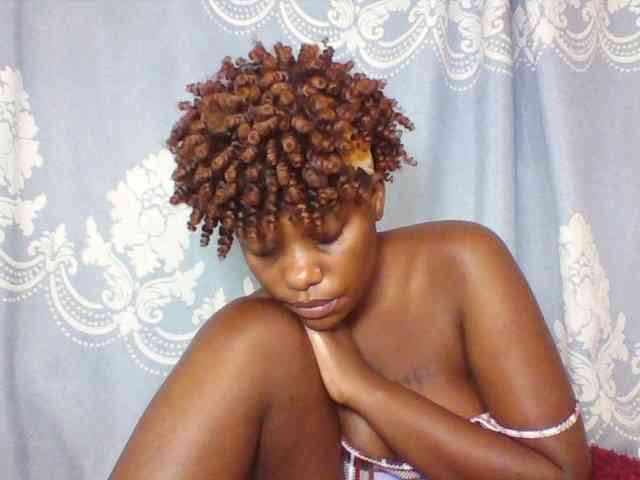 Prettydarksin webcam