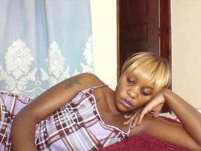 Prettydarksin webcam
