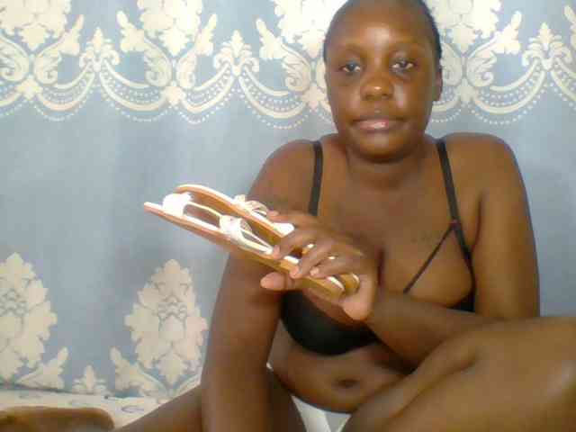 Prettydarksin webcam