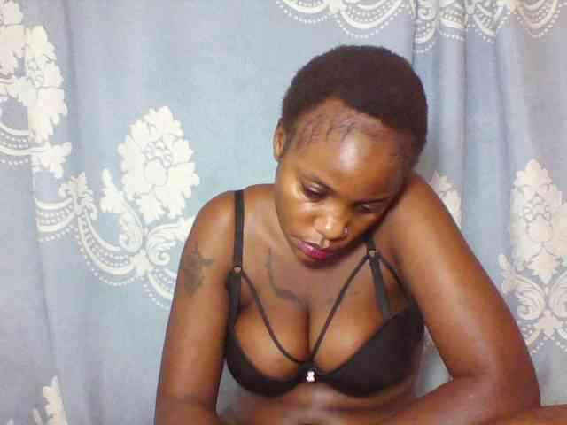Prettydarksin webcam