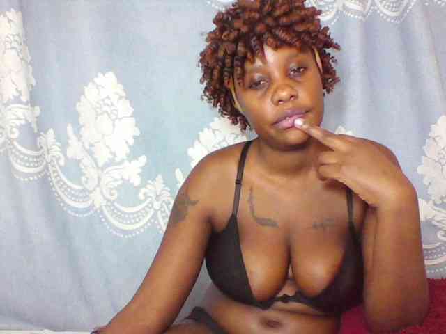 Prettydarksin webcam