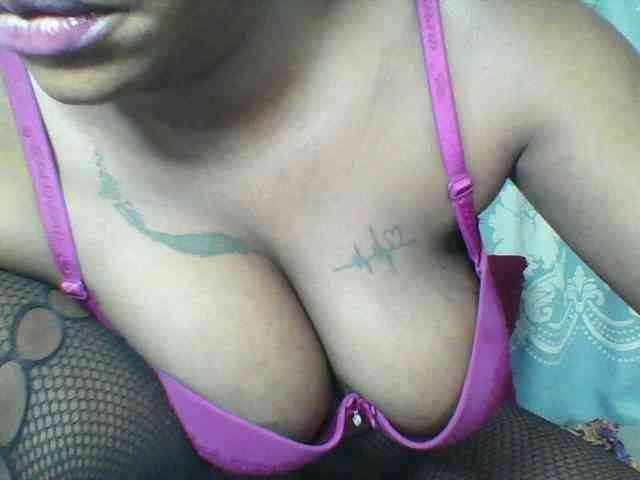 Prettydarksin webcam