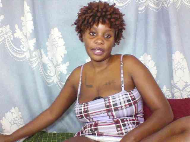 Prettydarksin webcam