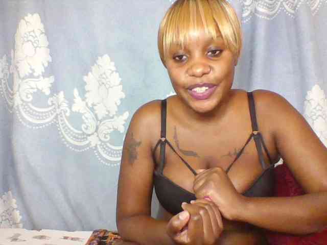 Prettydarksin webcam