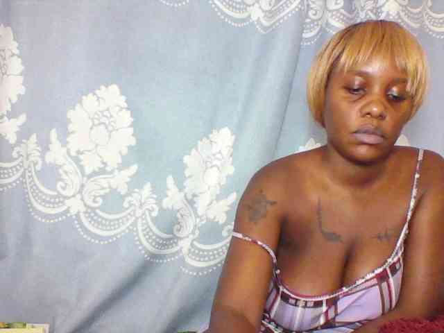 Prettydarksin webcam