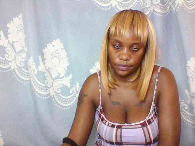 Prettydarksin webcam