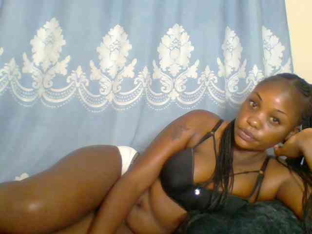 Prettydarksin webcam