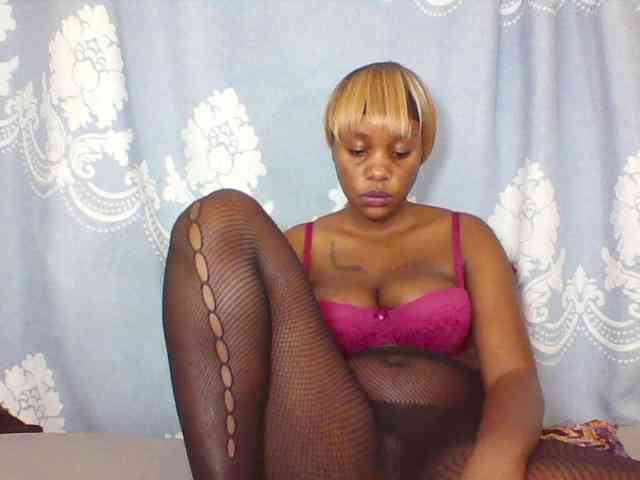Prettydarksin webcam