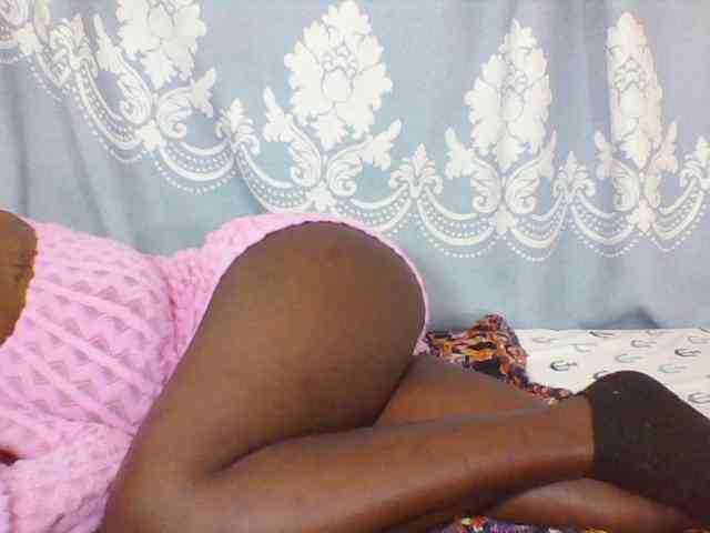 Prettydarksin webcam