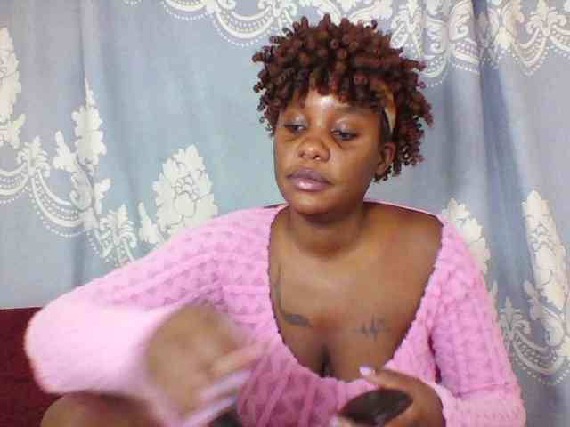 Prettydarksin webcam